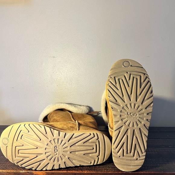 UGG Over The Knee Bailey Button Bomber Boots Chestnut 3172 Size 8 - Picture 3 of 7